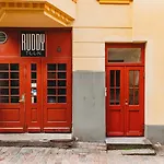 4 Bedroom Old Town Apartment - 3 Bathrooms