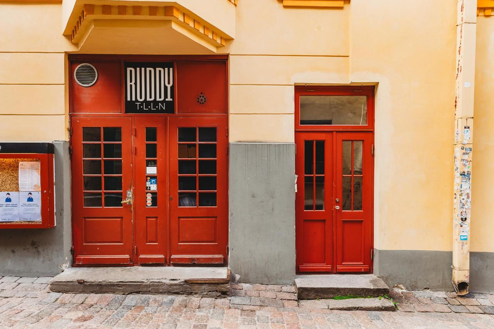 4 Bedroom Old Town - 3 Bathrooms Korter