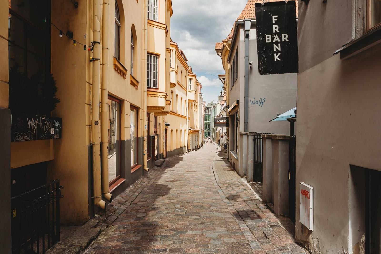 4 Bedroom Old Town - 3 Bathrooms Apartment *