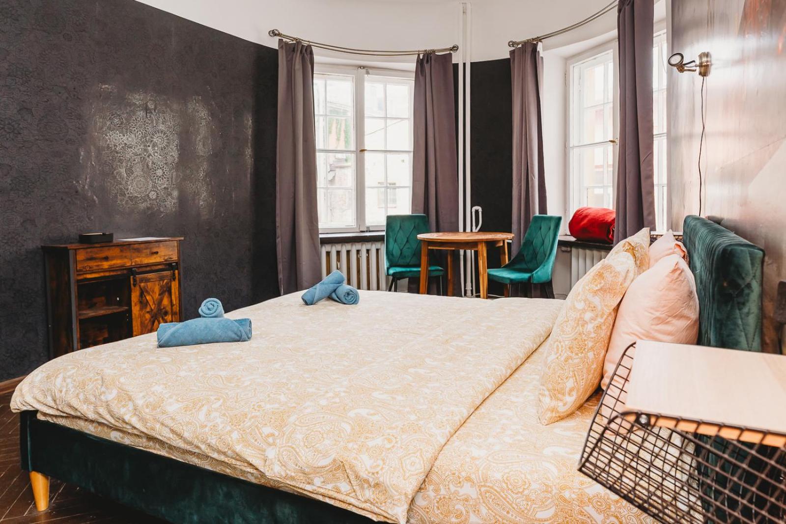 4 Bedroom Old Town - 3 Bathrooms Apartment *